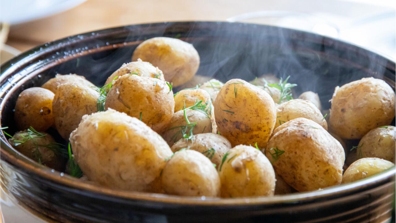 Gekochte Kartoffeln können Sie problemlos am nächsten Tag essen – wenn Sie sie richtig kühlen und aufwärmen.