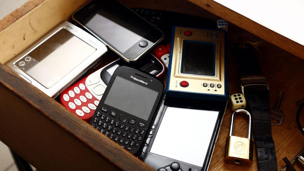 Jährlich Milliarden Handys Abfall: Zu viel Elektronik wird gehortet