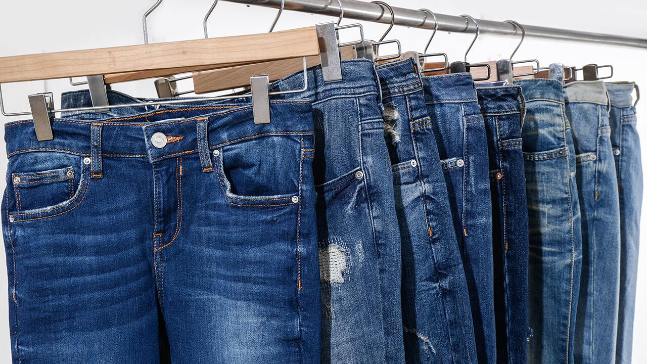 Jeans im Test: Aufgrund schlechter Gesamturteile raten wir vom Kauf der meisten Damenjeans ab. 