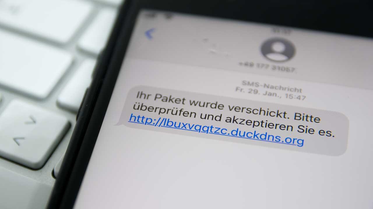 Phishing-Angriff: DHL warnt vor gefälschten SMS