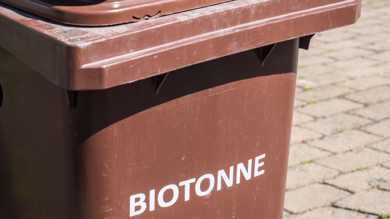 Die Frage "Was darf in die Biotonne?" wird regional unterschiedlich beantwortet.