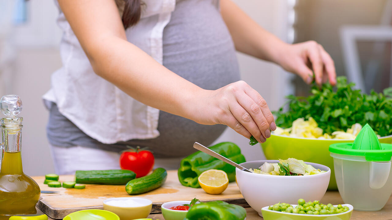 "Bunt und gesund" lautet die Devise für eine gesunde Ernährung in der Schwangerschaft.