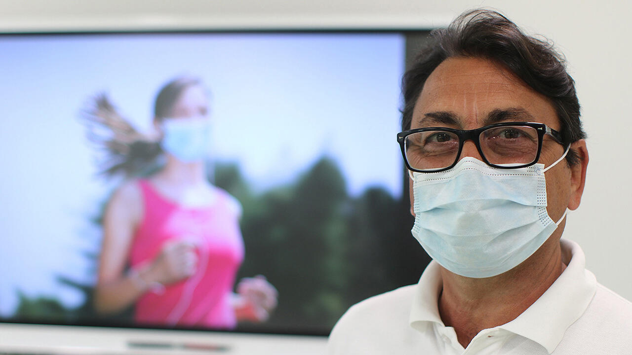 Stefan-Martin Brand, Direktor des Instituts für Sportmedizin am Universitätsklinikum Münster rät zu Masken beim Krafttraining