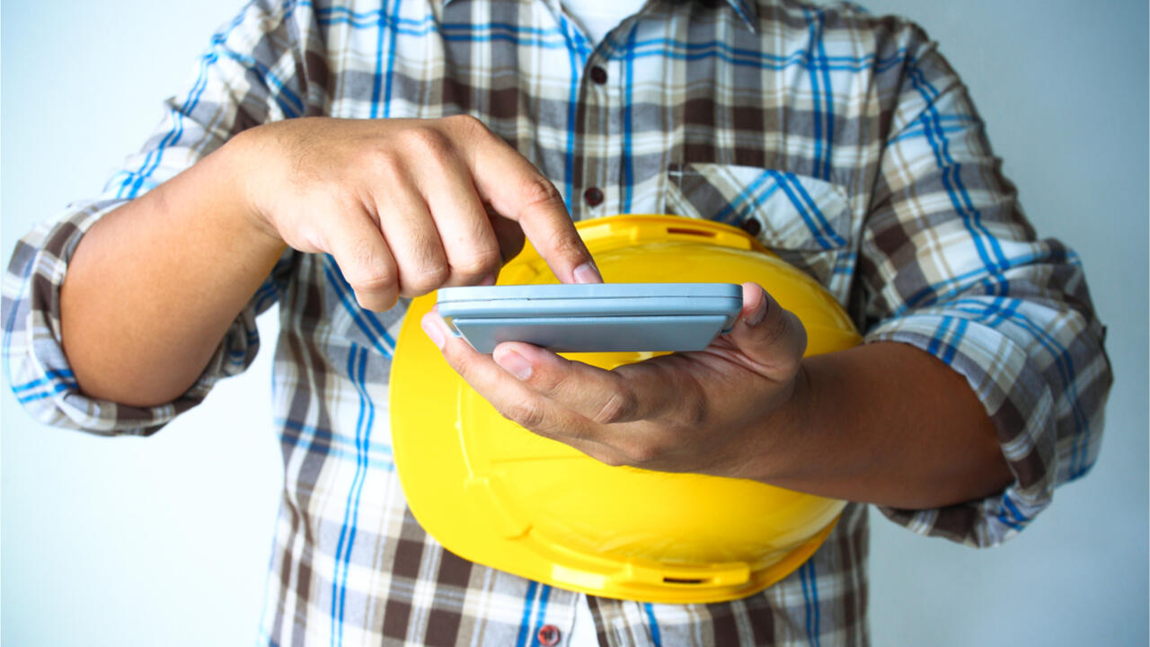 Wer Handwerker beschäftigt hat, kann bis zu 1.200 Euro Steuern sparen. Wer Handwerker beschäftigt hat, kann bis zu 1.200 Euro Steuern sparen.