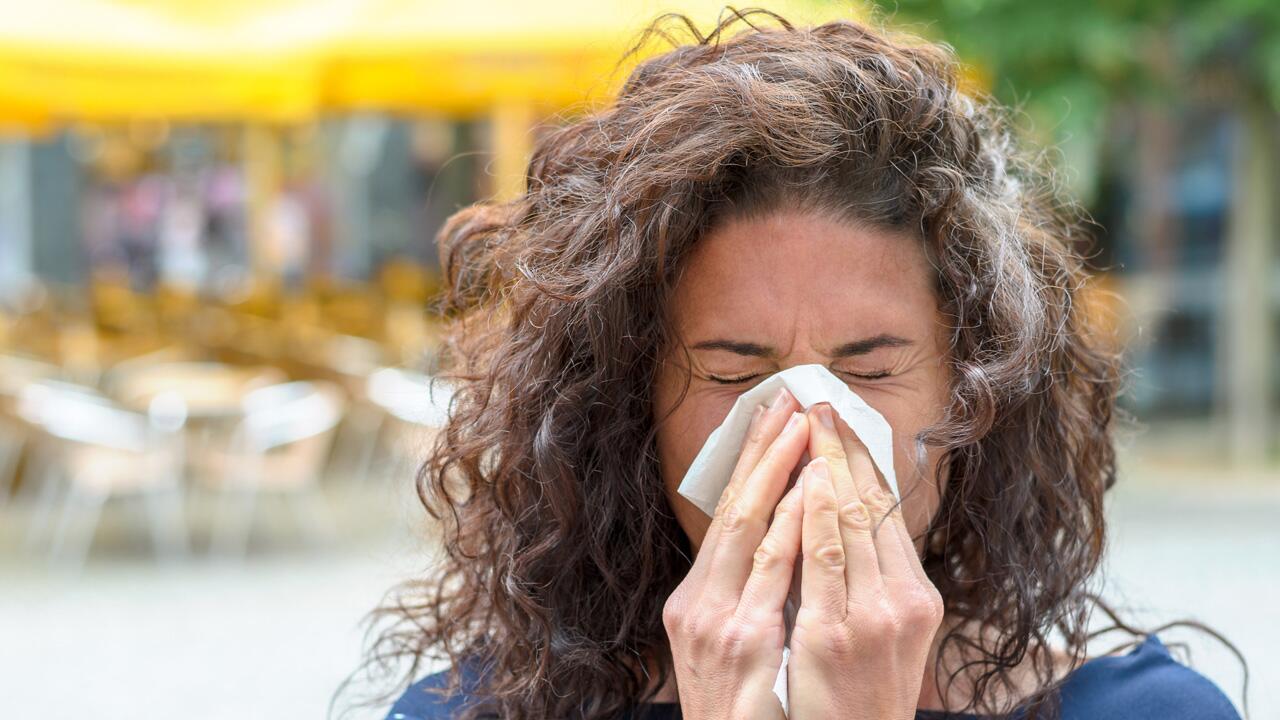 Allergiker wissen: Die Heuschnupfen-Saison ist schon wieder im Gange – aber wie unterscheiden sich Heuschnupfen und Coronavirus?