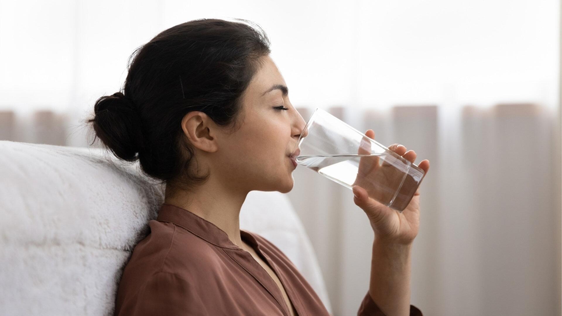 An Sommertagen sollten Sie mehr als sonst trinken.