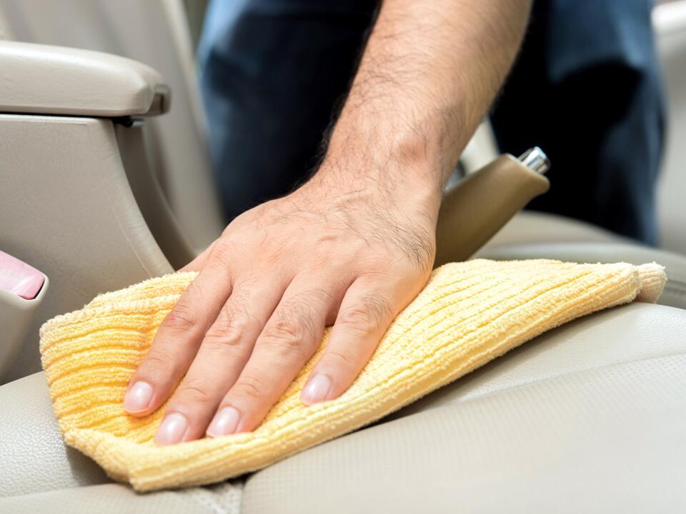 Autositze reinigen: Schritt-für-Schritt-Anleitung – Flecken entfernen