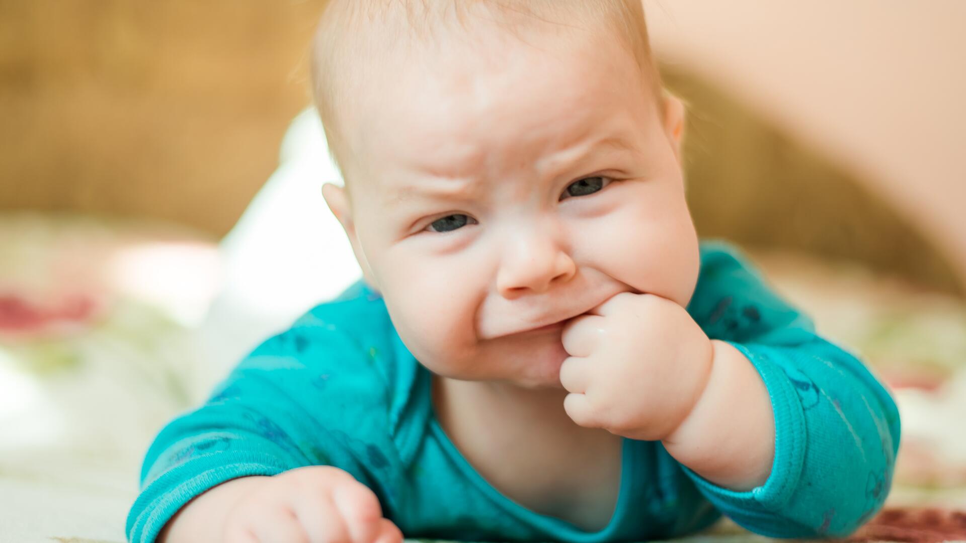 Ist Zahnungsgel gut für Babys? Mittel gegen Zahnungsbeschwerden im Test Ist Zahnungsgel gut für Babys? Mittel gegen Zahnungsbeschwerden im Test