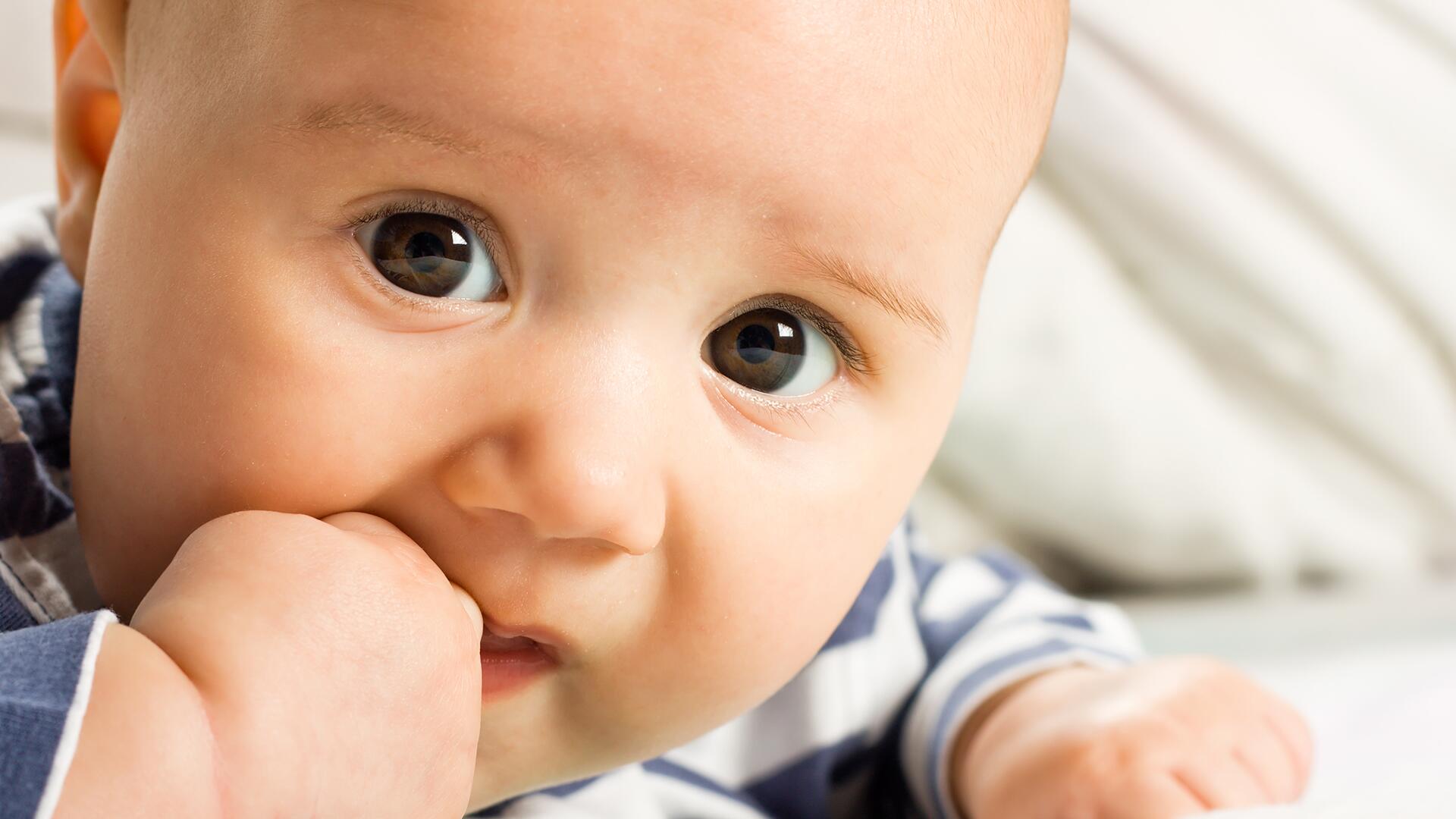 Mittel bei Zahnungsbeschwerden im Test: Ist Zahnungsgel gut für Babys? Mittel bei Zahnungsbeschwerden im Test: Ist Zahnungsgel gut für Babys?