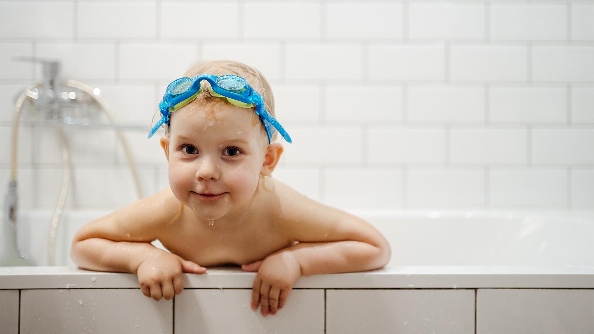 Badefarben und Malseifen machen das Badeerlebnis farbenfroh. 