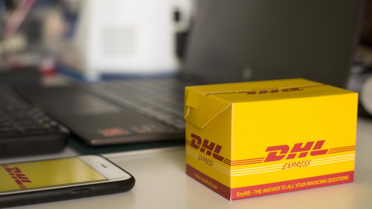 Bei der DHL werden Päckchen teurer.