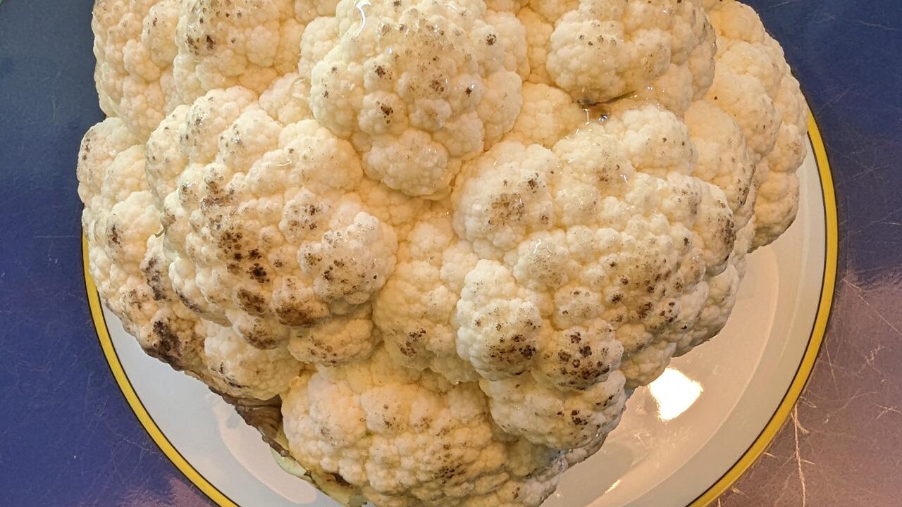 Blumenkohl zeigt schwarze Punkte: Stellen einfach rausschneiden?