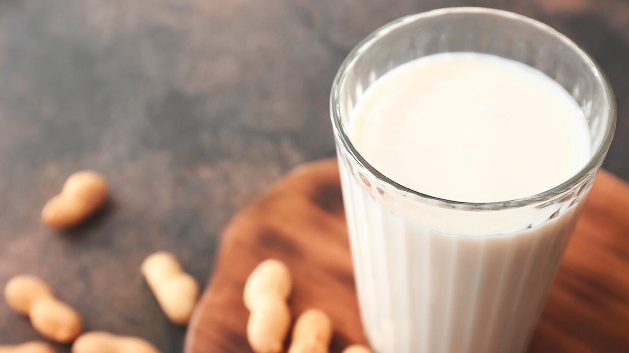 Calcium wird für Bio-Pflanzenmilch aus der Rotalge gewonnen.