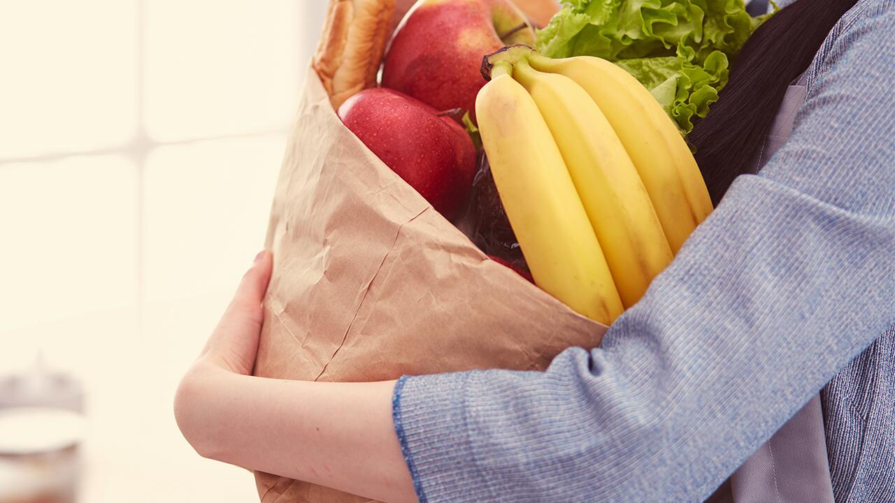 Der Konsum von frischem Obst und Gemüse kann problematisch für Klima und Umwelt sein, gerade im Winter.