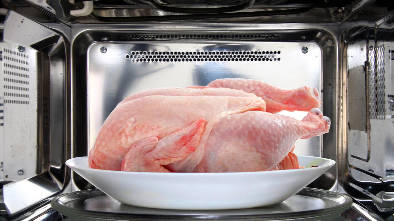 Ist Hühnchen in Fertig-Mikrowellen-Gerichten noch roh? (Ernährung, Essen,  kochen)