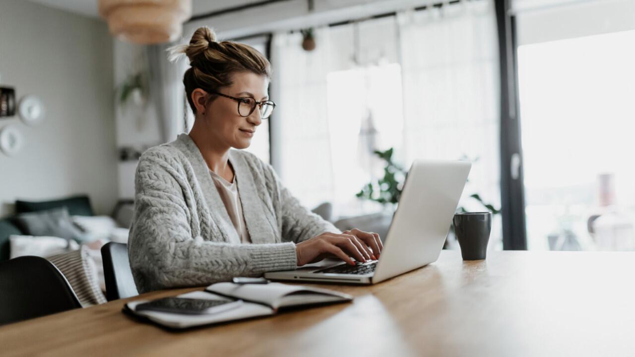 Durch die neue Homeoffice-Regelung können Büroangestellte einfacher von zuhause aus arbeiten.