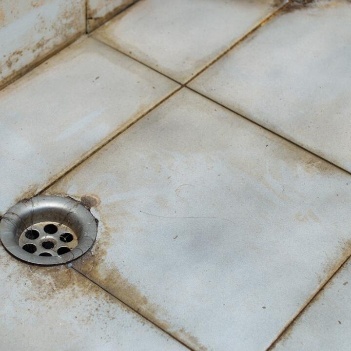 Dusche reinigen mit Natron: Glänzende Sauberkeit ohne Chemie () Dusche reinigen mit Natron: Glänzende Sauberkeit ohne Chemie
