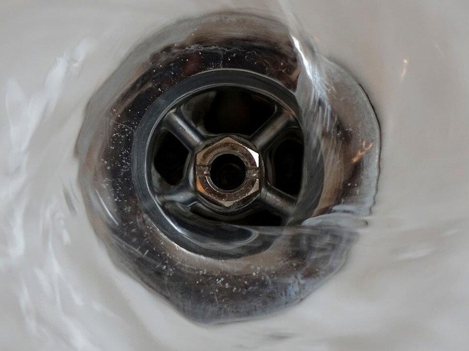 Abfluss reinigen mit Hausmitteln: Effektive Lösungen für verstopfte Rohre () Abfluss reinigen mit Hausmitteln: Effektive Lösungen für verstopfte Rohre