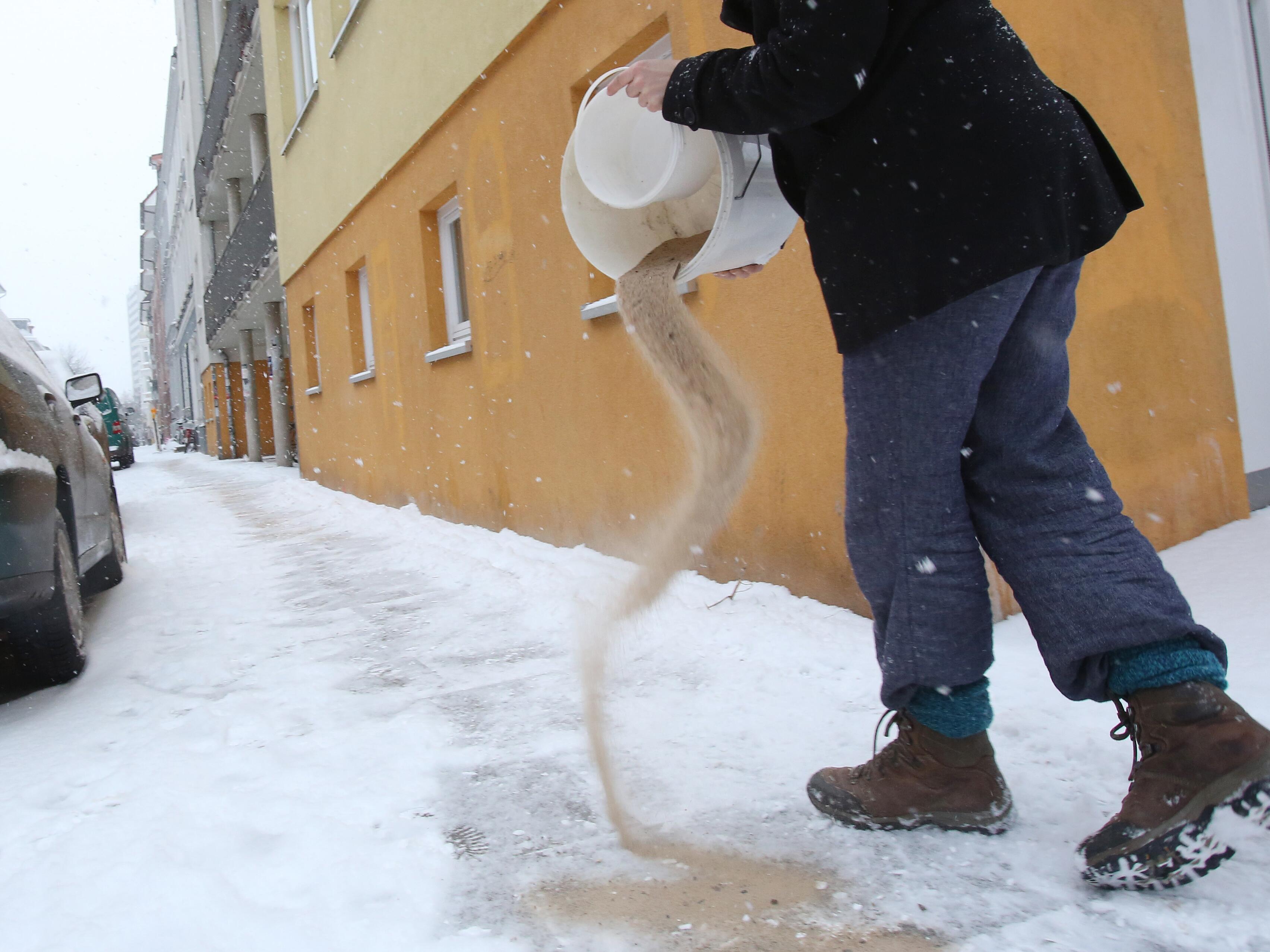 Winterdienst: Wann Mieter und Eigentümer Schnee schippen müssen