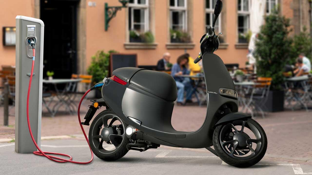 Elektromotorroller im Überblick: Wissenswertes von Ausstattung über Führerschein bis Zulassung