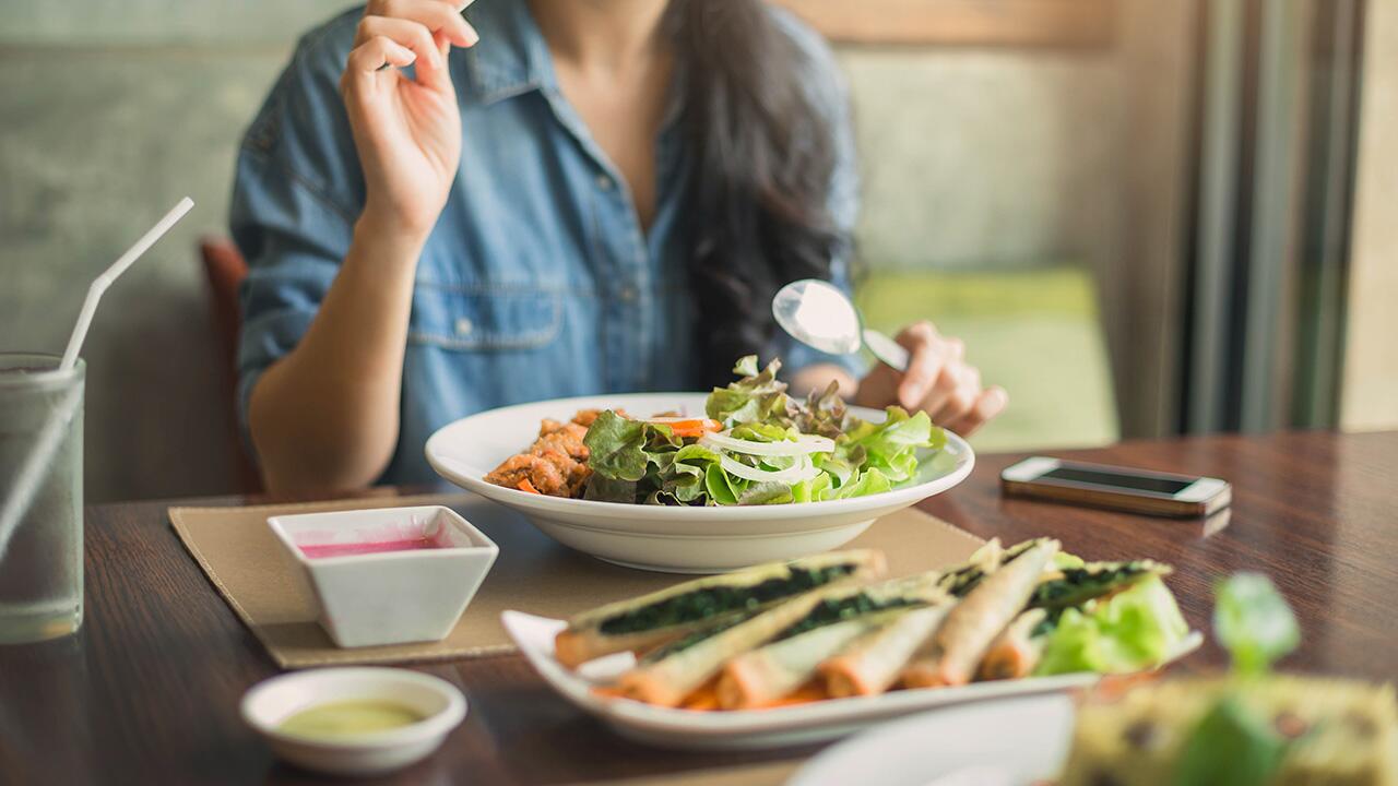 Ernährungsreport: Weniger Menschen essen täglich Fleisch