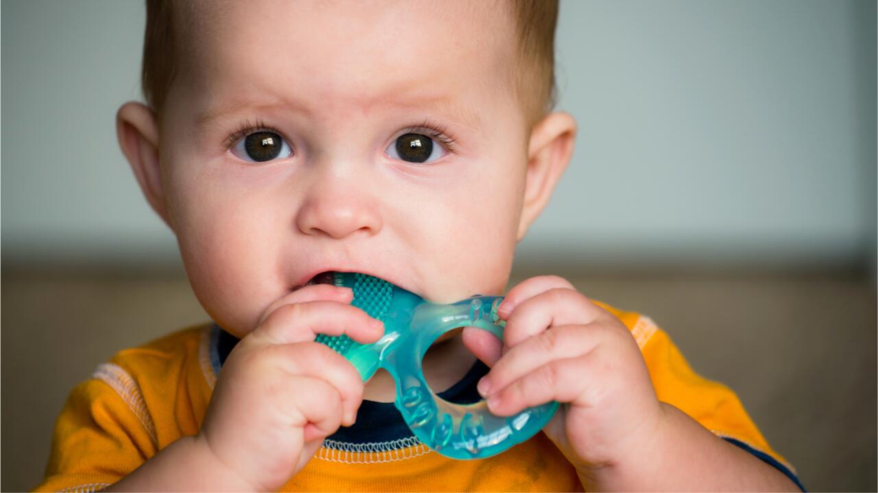 Forschungsergebnisse zeigen: Säuglinge haben mehr Mikroplastik im Stuhl als Erwachsene.
