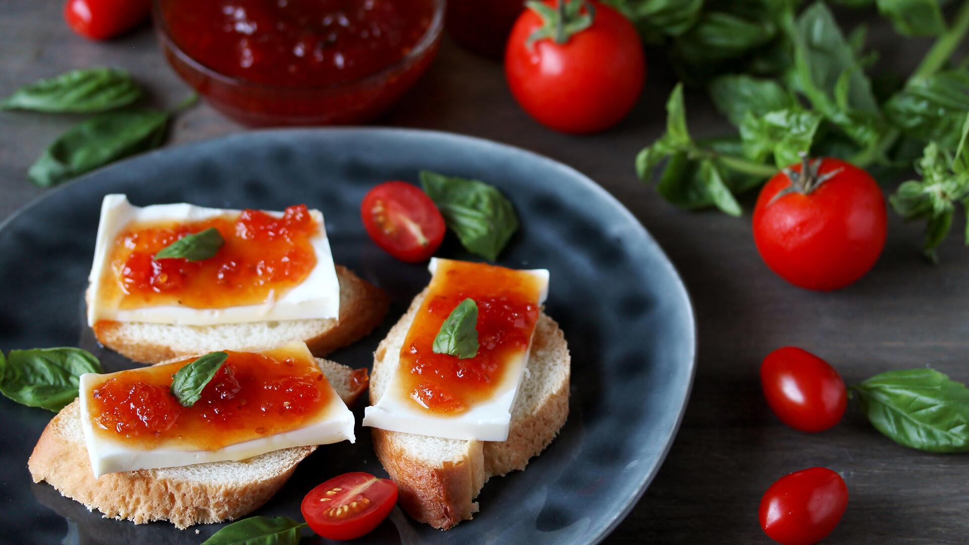 Fruchtig-pikante Tomatenmarmelade lässt sich leicht selber machen.