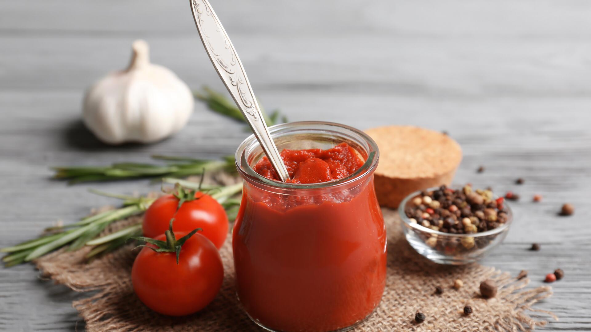 Gefragter Klassiker: Tomatenmark steht bei vielen Speisen auf der Zutatenliste.