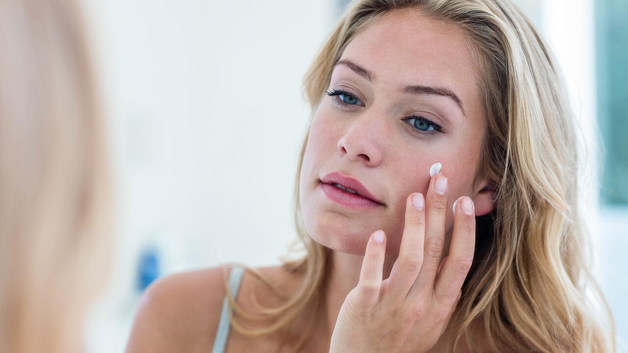 Gesichtscremes mit UV-Schutz im Test: Eine gute Lösung?