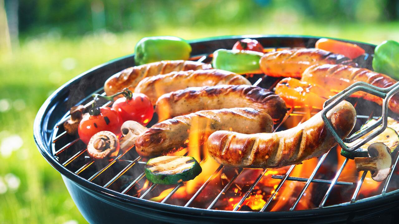 Grillrost reinigen: Grill schnell und nachhaltig sauber machen