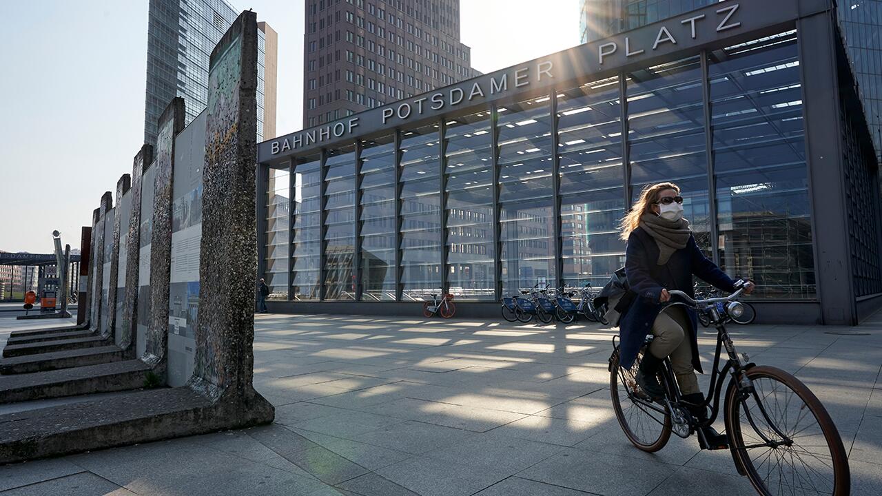 In Risikogebieten gelten strenge Regeln, von denen nicht nur Reisende betroffen sind.