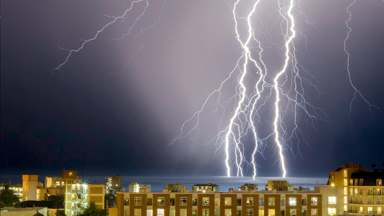 Ist Duschen bei Gewitter gefährlich?