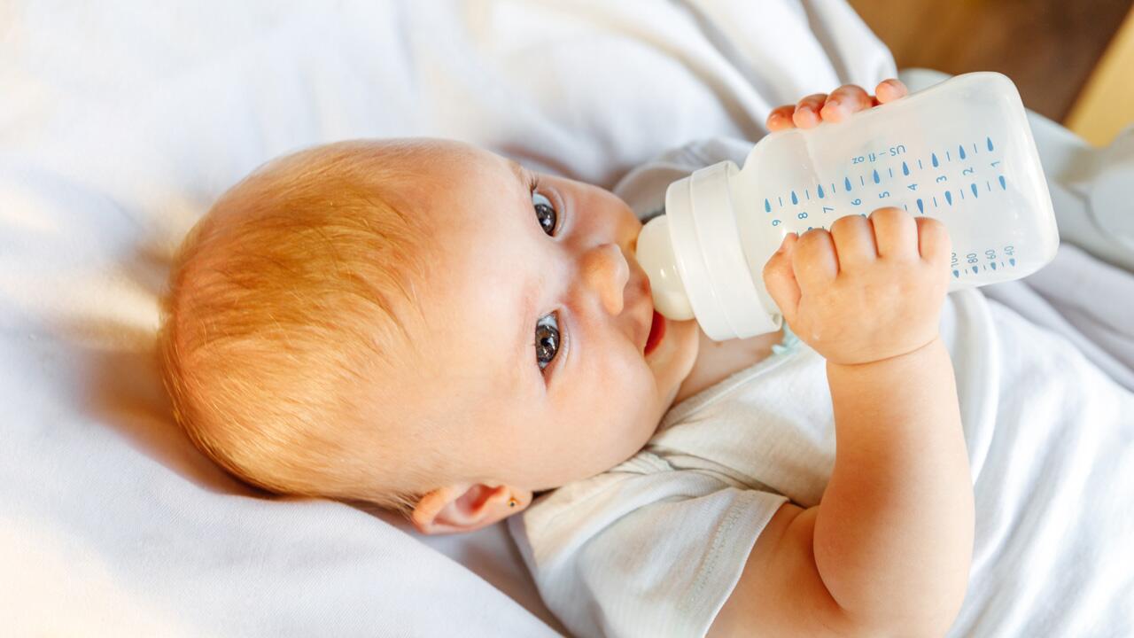 Ist Hafermilch gut für Babys? Ab wann dürfen Babys Pflanzenmilch trinken?