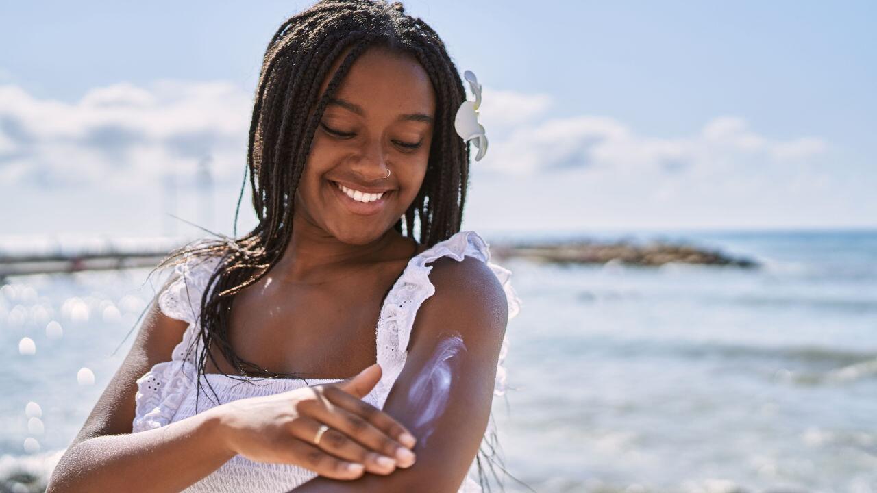 Wasserfeste Sonnencreme: Was heißt das eigentlich genau?