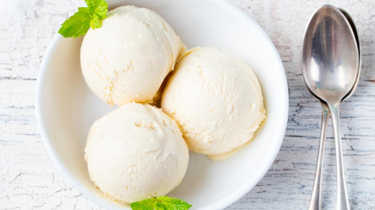 Joghurteis schmeckt erfrischend leicht – und ist einfach selber gemacht.