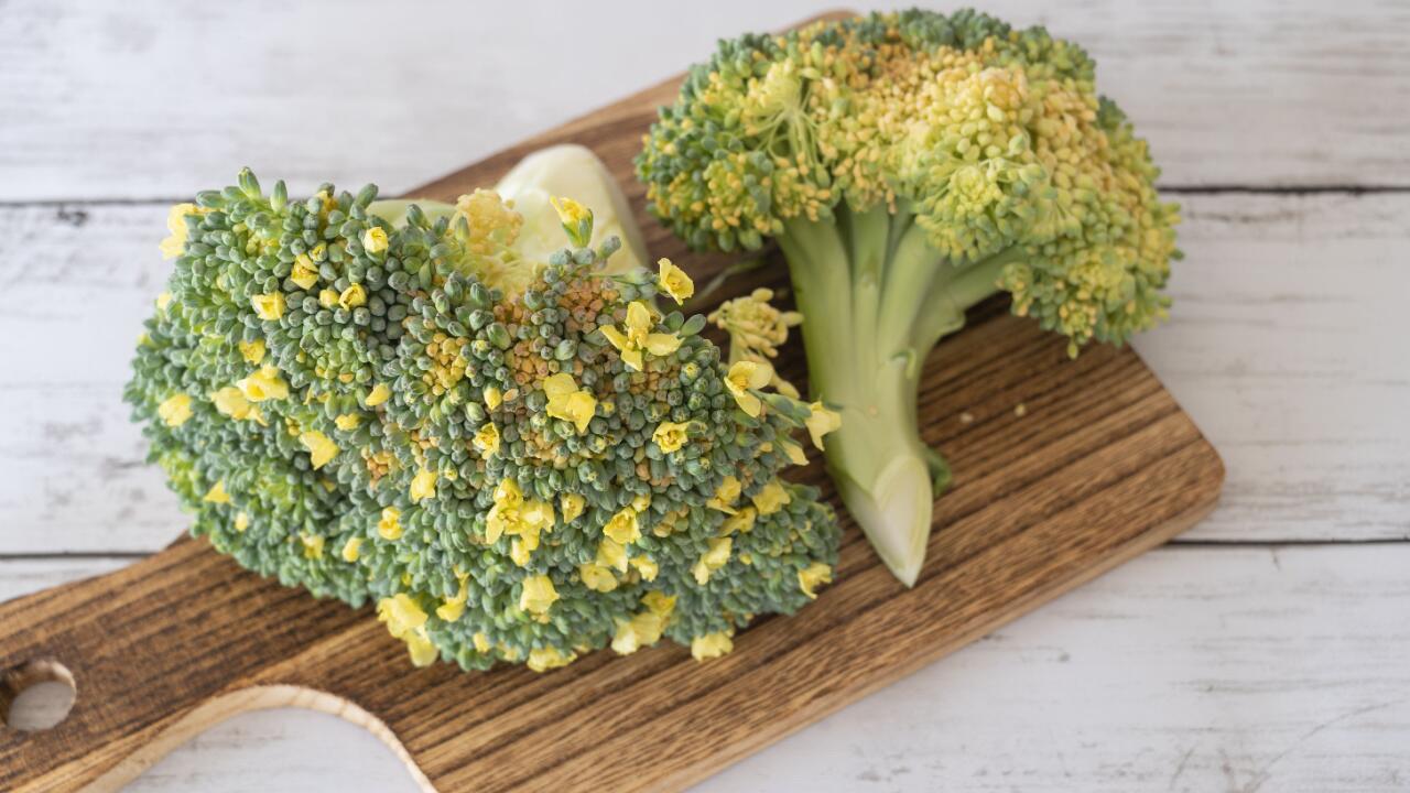 Kann man Brokkoli noch essen, wenn er gelb ist?