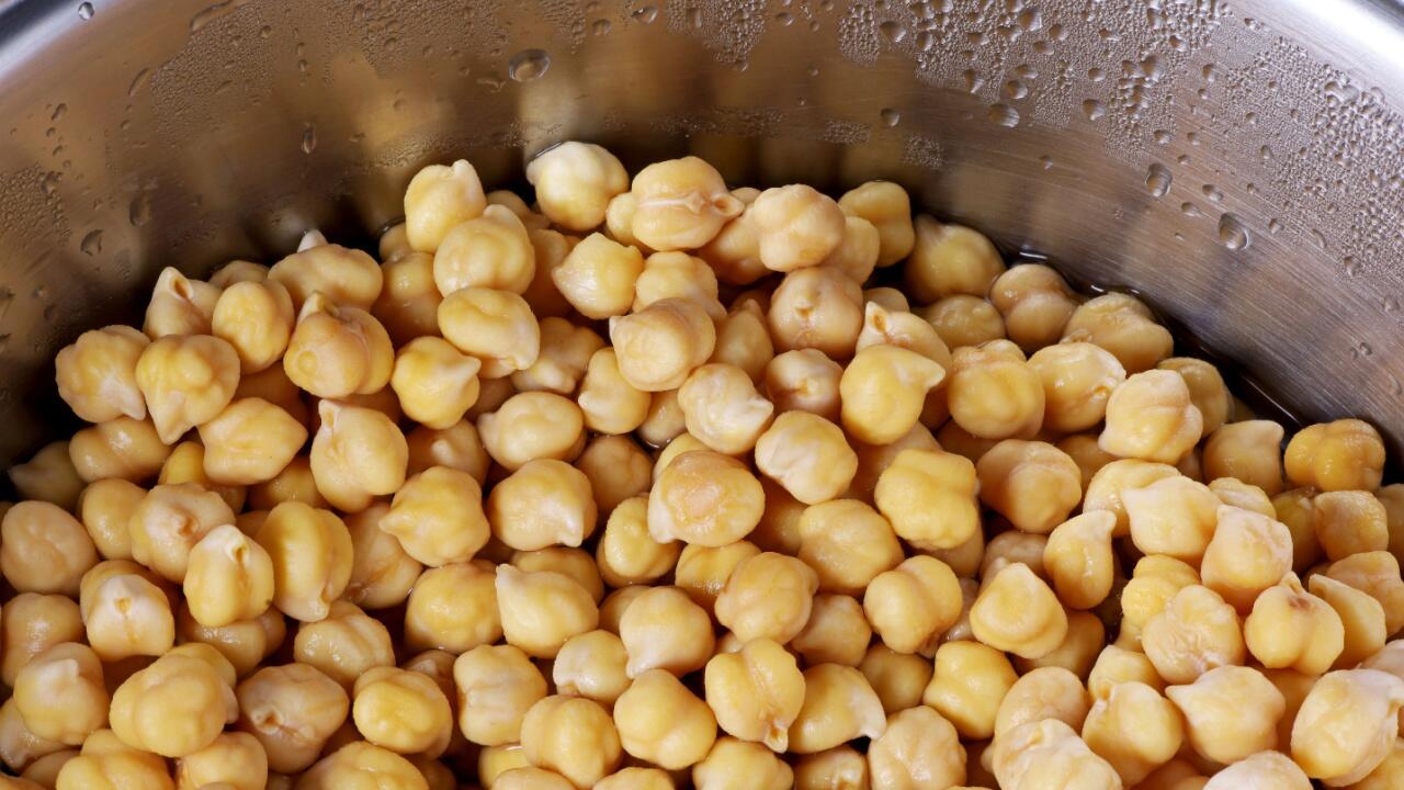 Kichererbsen kochen ist nicht allzu schwer: Sie sollten jedoch die Garzeit beachten.