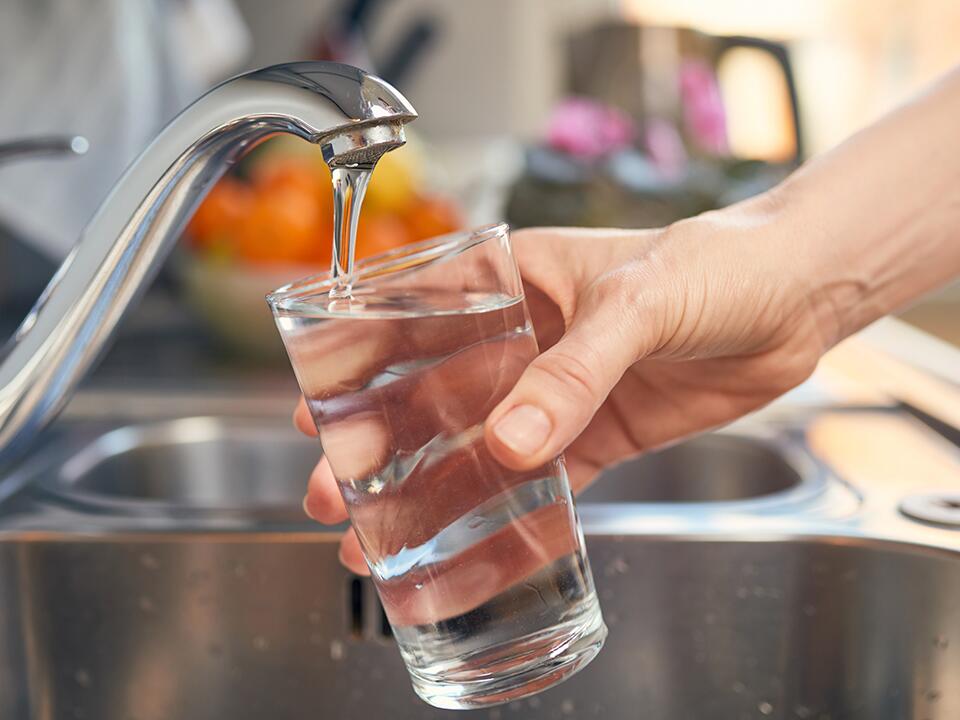 Leitungswasser trinken? Besser als Mineralwasser aus Flaschen! Das sind die  Gründe - ÖKO-TEST