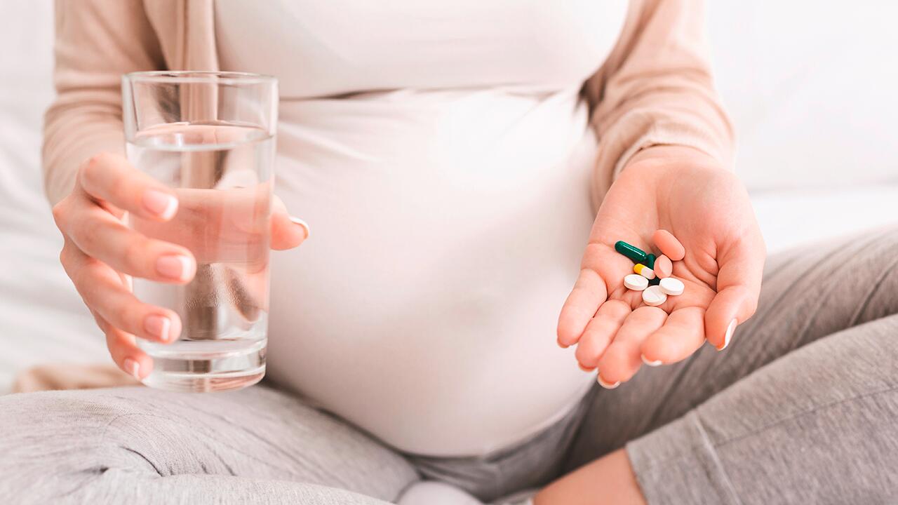 Nahrungsergänzungsmittel für Schwangere versprechen viel, sind aber oft überflüssig.