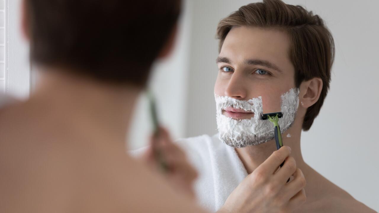 Nassrasur für Männer: Tipps, um die Haut zu schonen