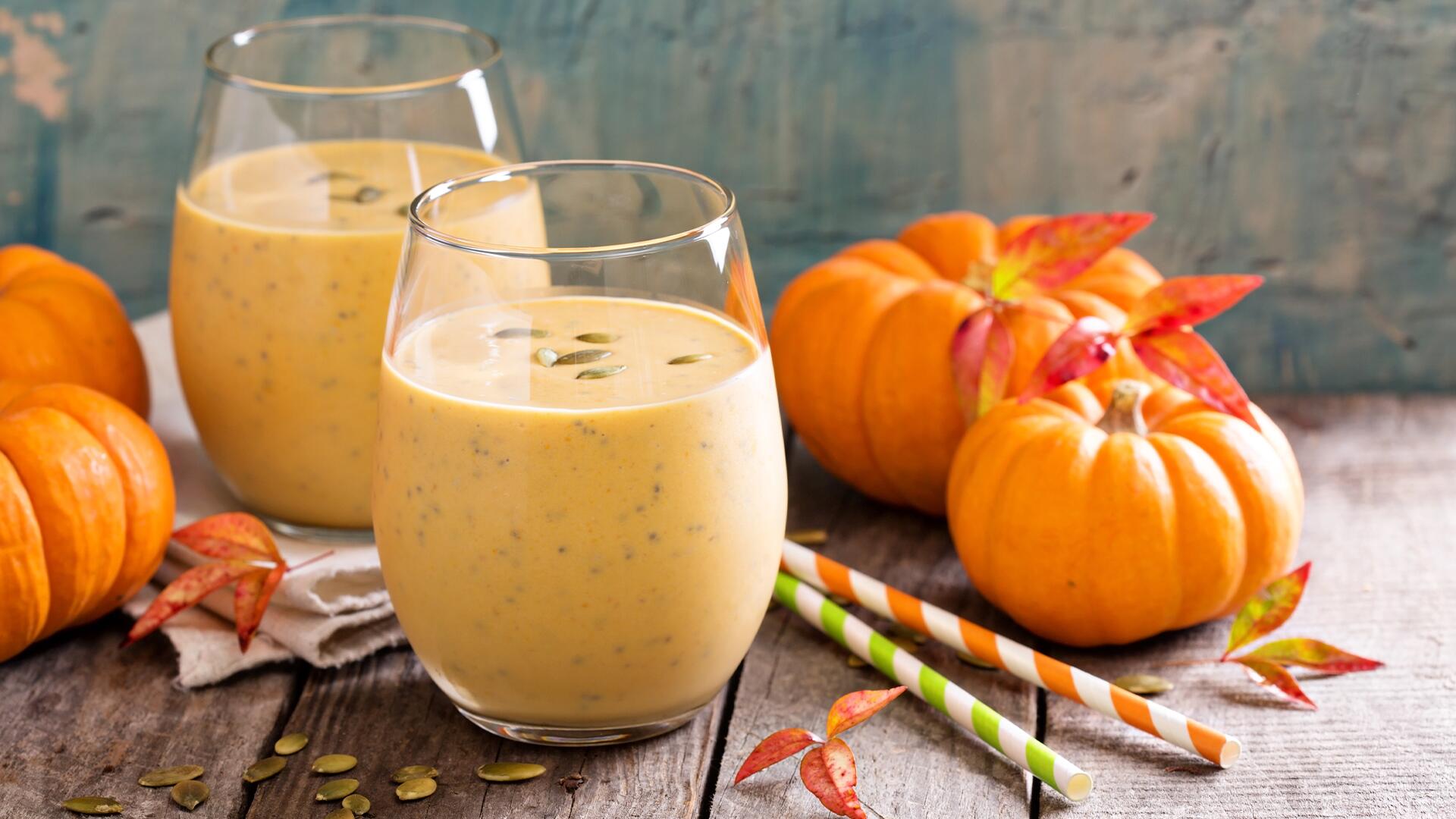 5 Rezepte für herbstliche Smoothies – mit Apfel, Ingwer, Rote Bete & Co. 5 Rezepte für herbstliche Smoothies – mit Apfel, Ingwer, Rote Bete & Co.