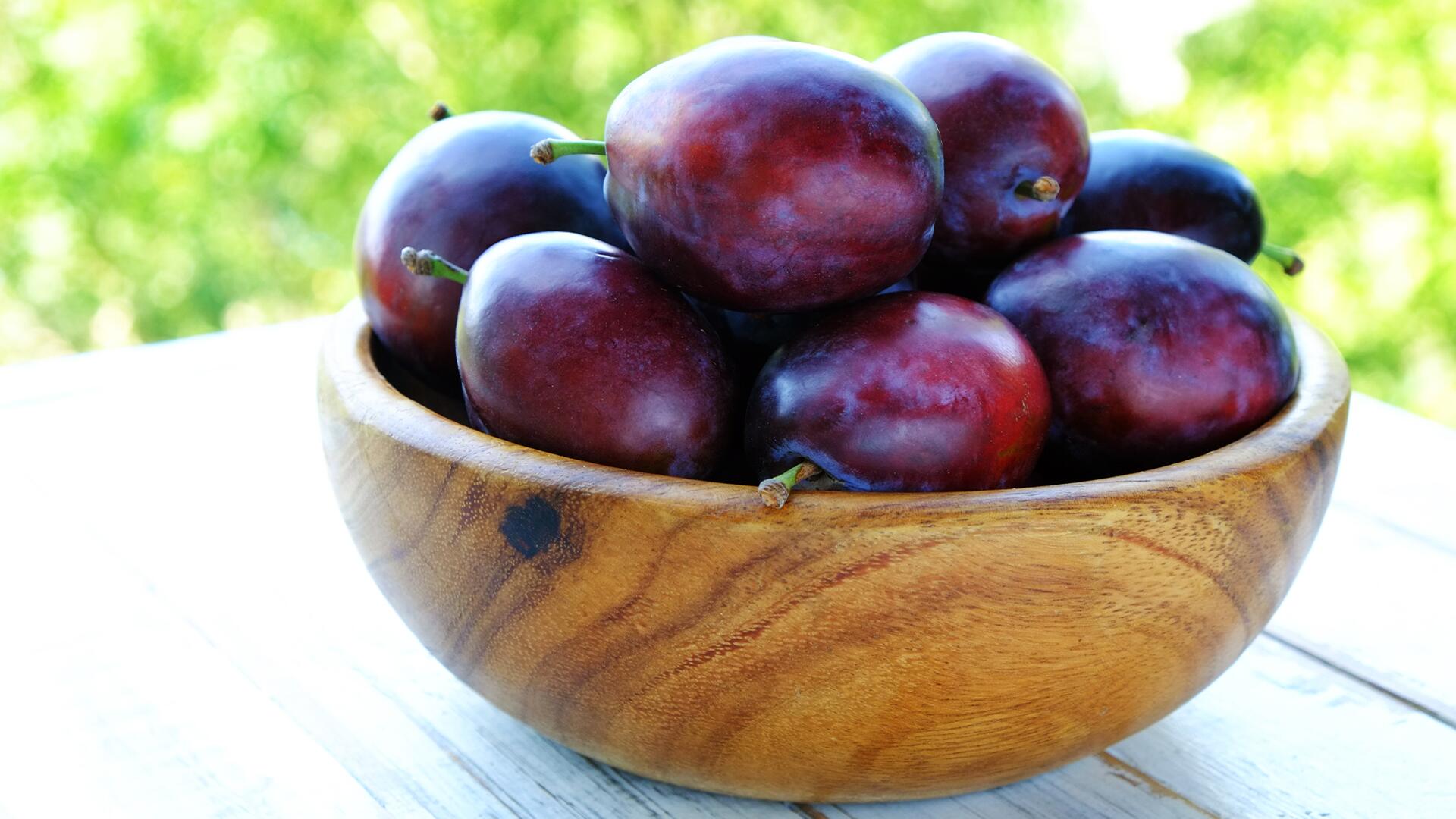 Pflaumen sind kalorienarm, enthalten sekundäre Pflanzenstoffe und Vitamine.