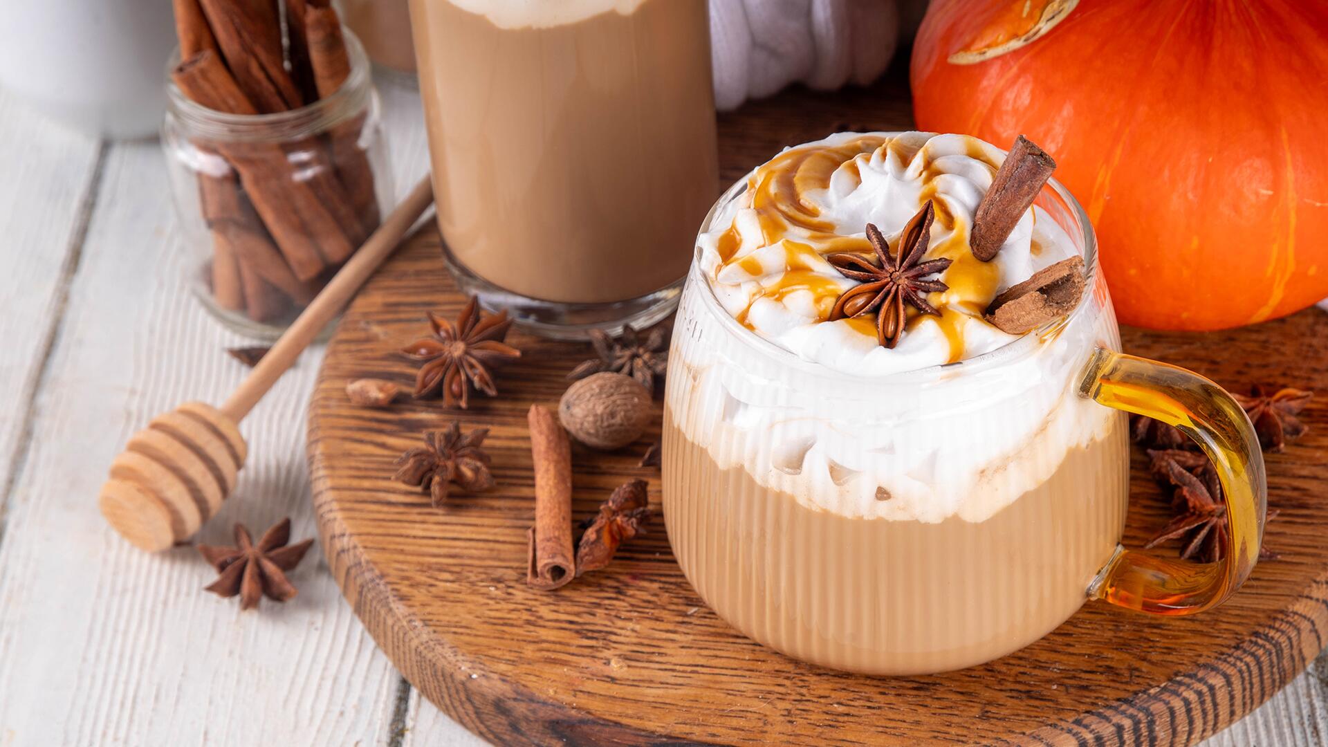 Pumpkin Spice Latte: Wir zeigen ein leckeres Rezept.