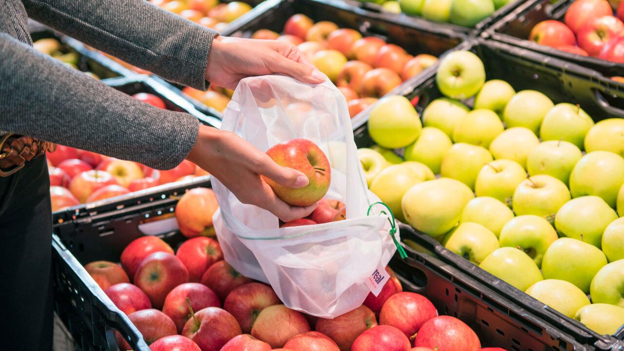 Real will Plastikbeutel für Obst und Gemüse abschaffen