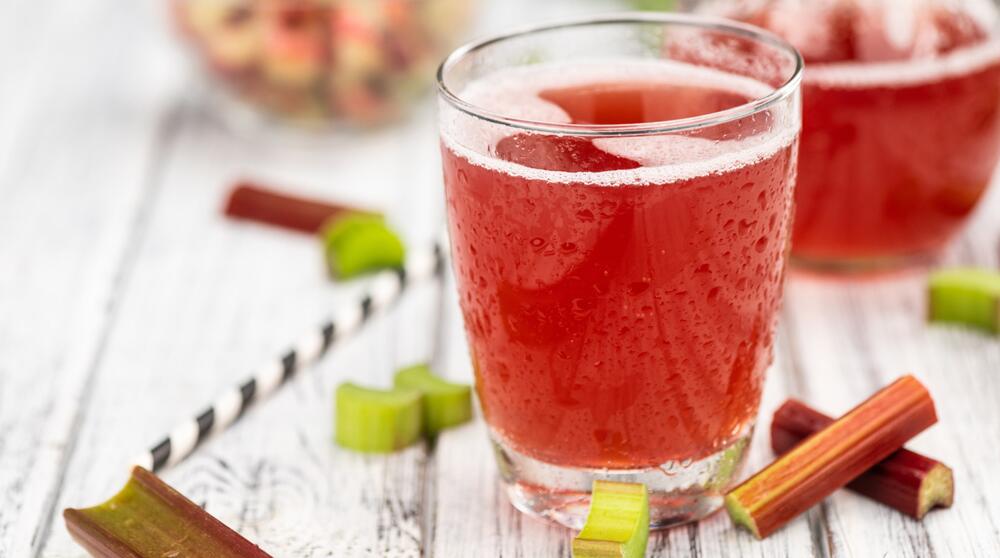 Cooking rhubarb drink: This is how you can prepare a refreshing sweet and sour drink
