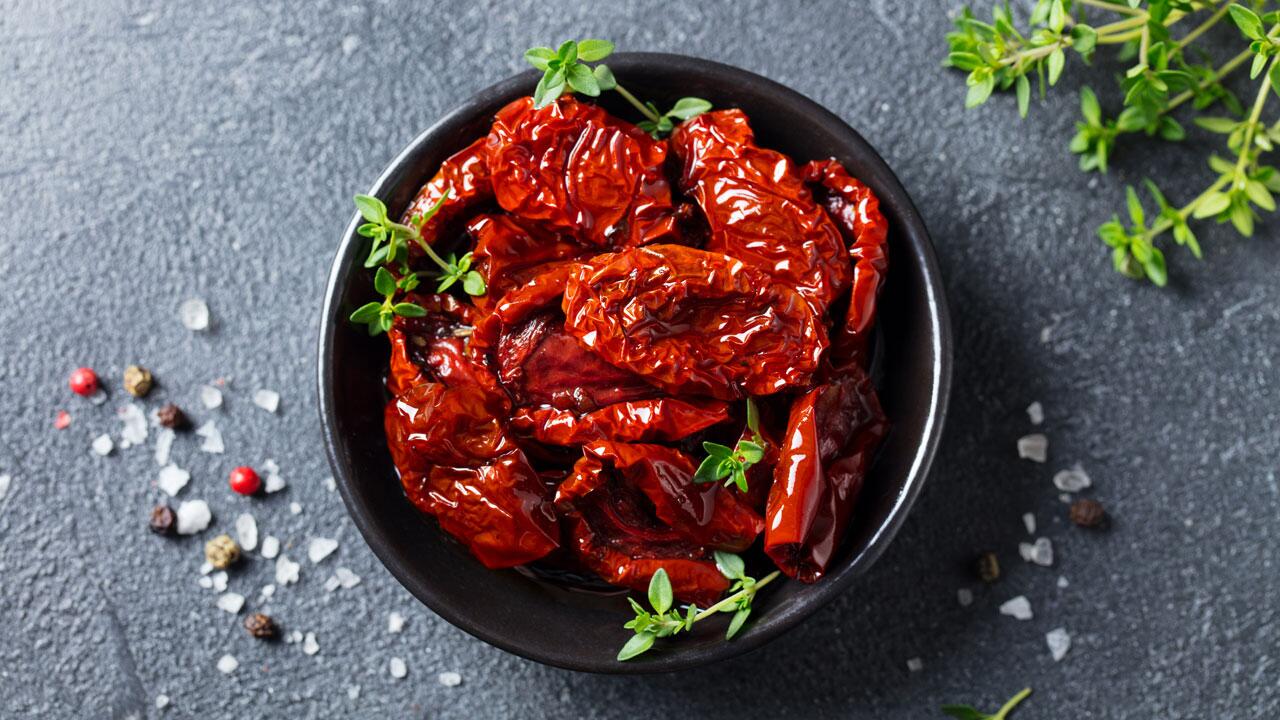 Rückruf bei Rewe und Penny: Glassplitter in Snacktomaten gefunden