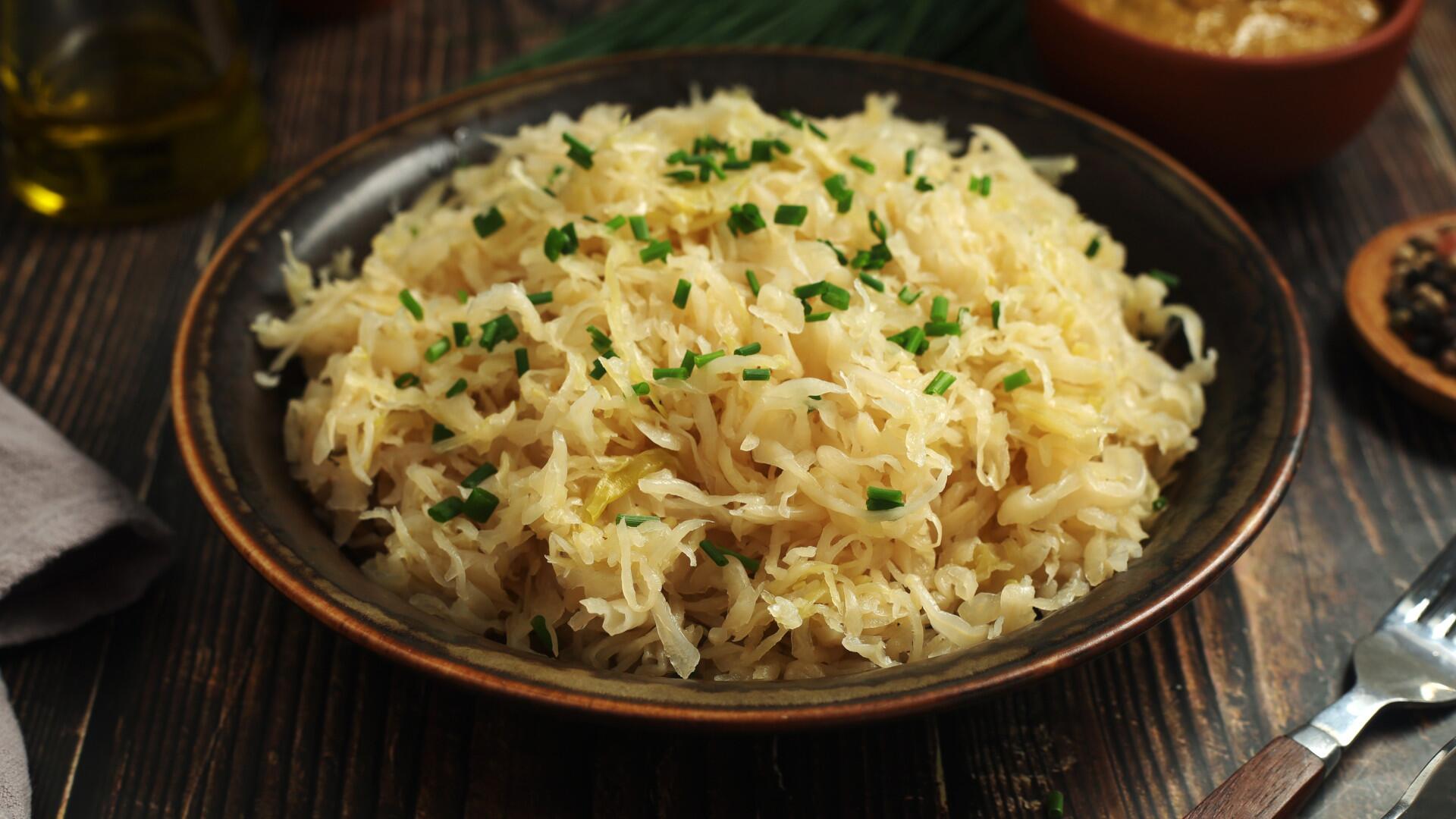 Sauerkraut selber machen: So klappt es Schritt für Schritt