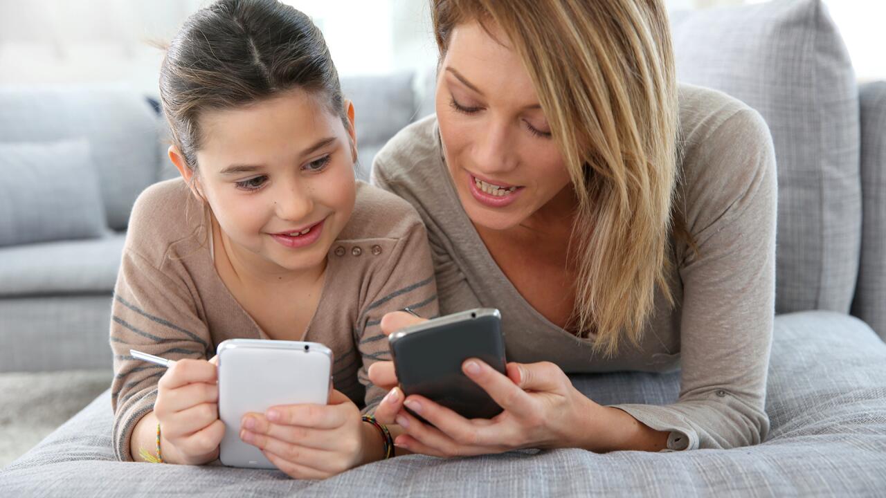 Smartphone & Co. kindersicher machen: Internetseite will Eltern helfen