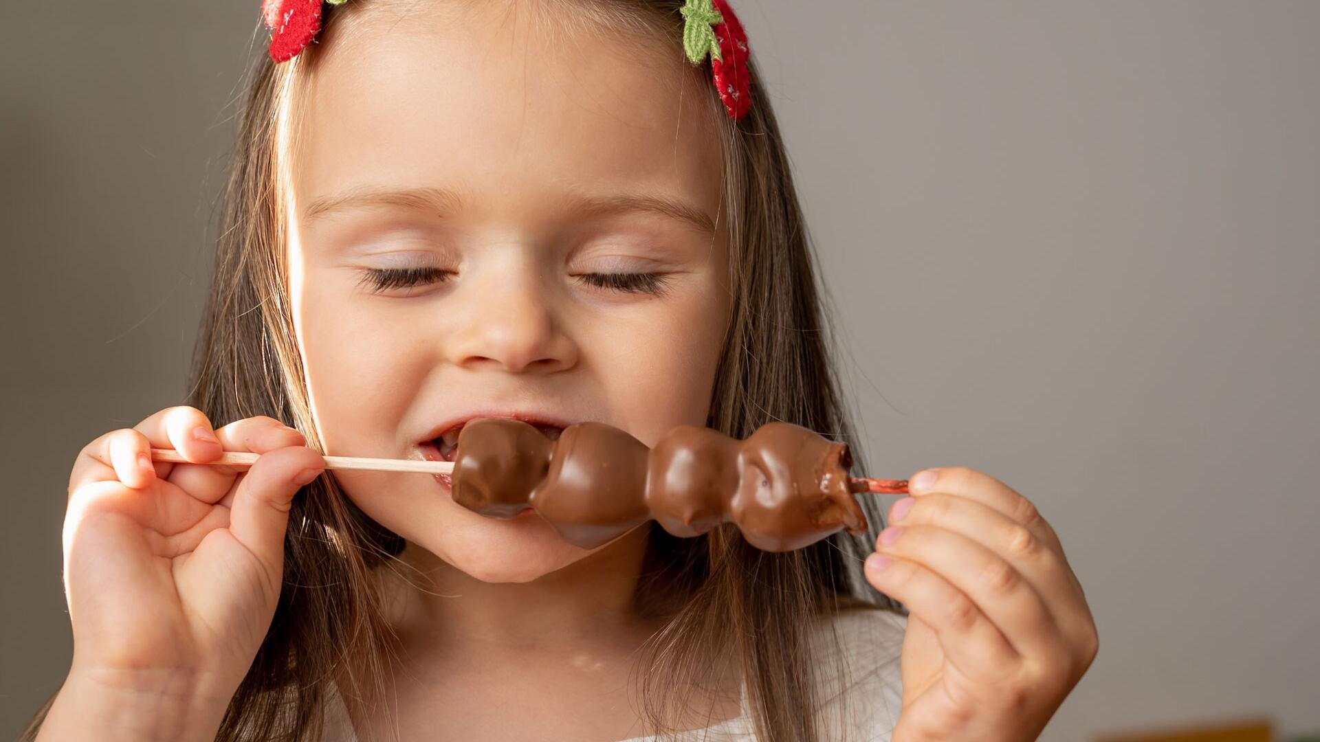 Frucht trifft Schokolade: Schokofrüchte selber machen – ein gelingsicheres Rezept