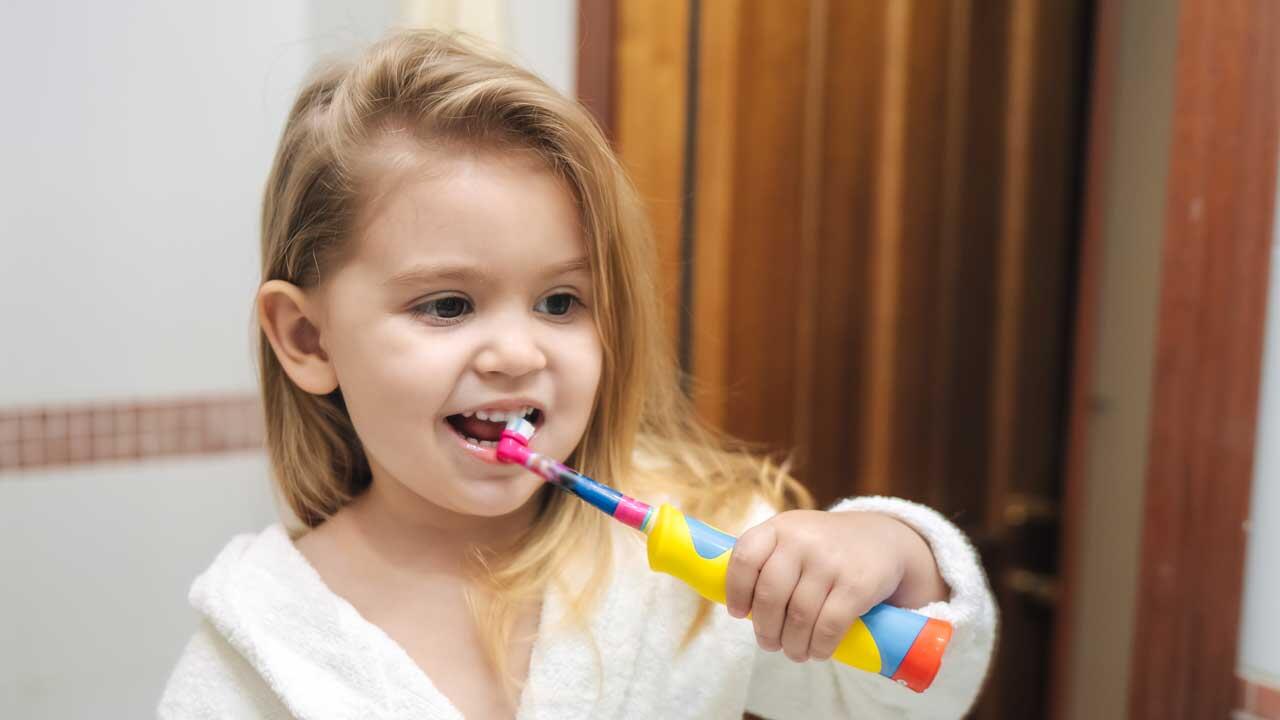 Sollten Kinder schon elektrische Zahnbürsten benutzen?